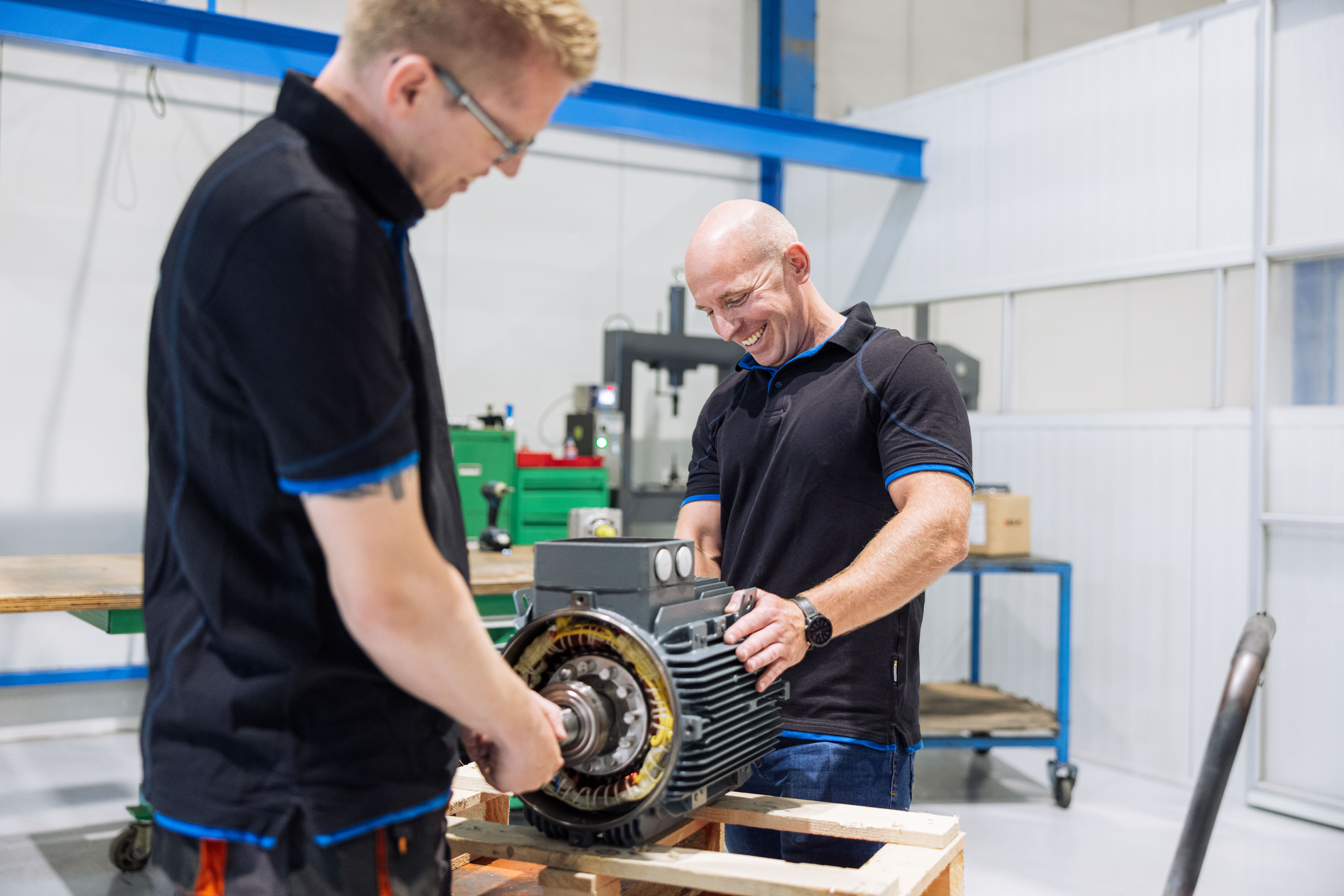 Medewerkers Overveld techniek lachen